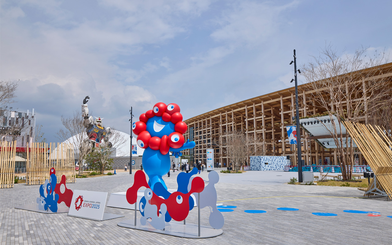 万博の会場とミャクミャク