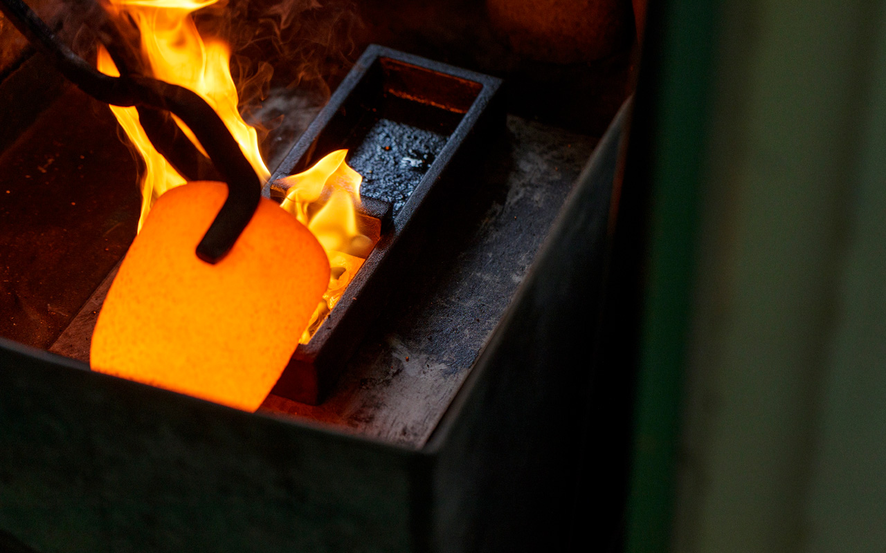 金の溶解の様子