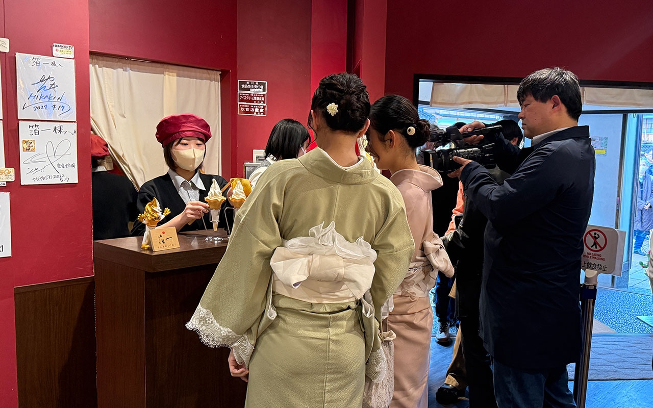 金箔ソフトの撮影風景