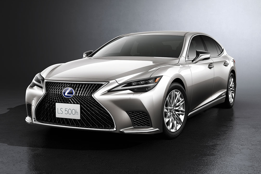 プラチナ箔装飾のLEXUS新型LS