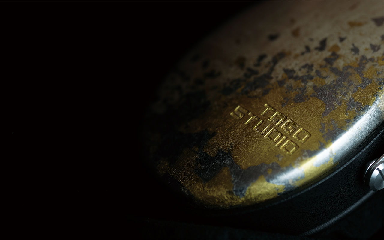 金箔を施したヘッドホン