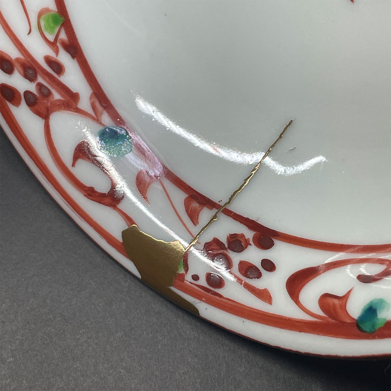 川嶋氏の器の金継ぎを施した箇所