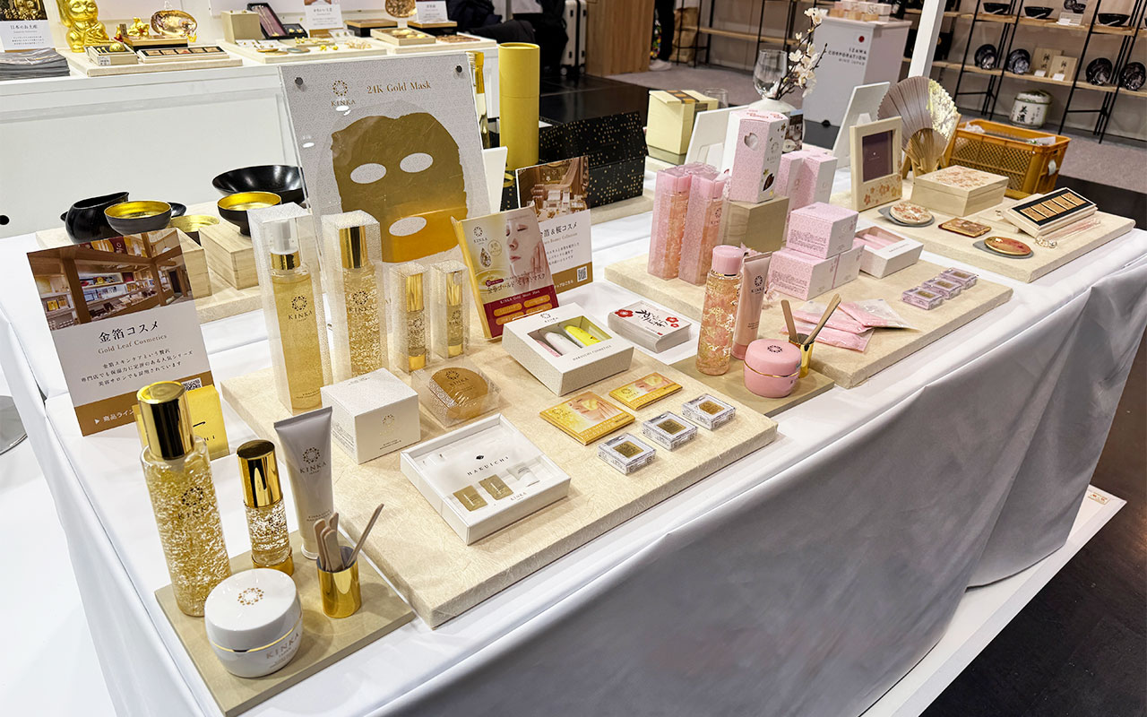 箔一 化粧品展示