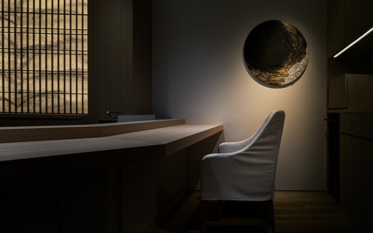 月と海をイメージしたアート作品